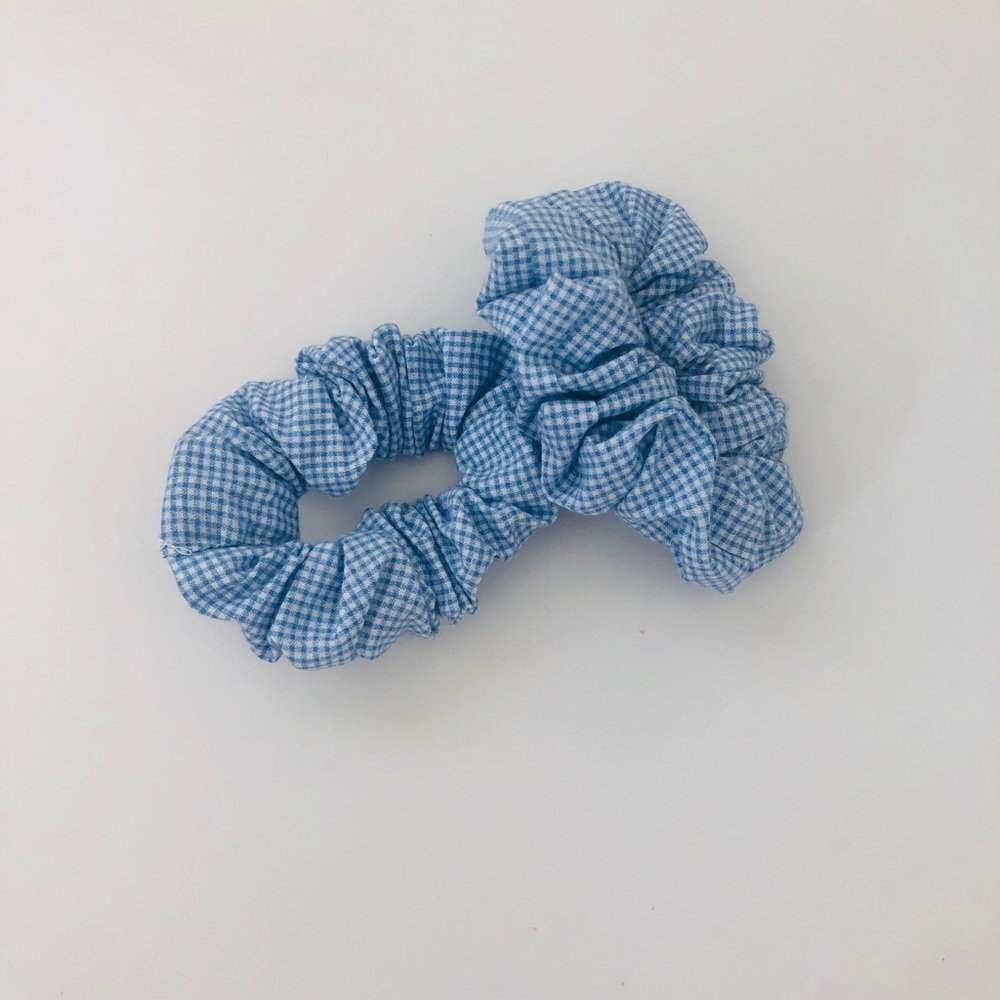 Blue and white scrunches